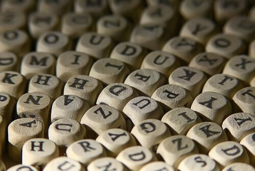 Eufemismer symboliseres af terninger med bogstaver