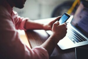 Mere information, mindre intelligens