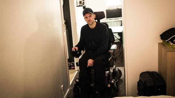 Mennesker med handicap sidder nogle gange i kkørestol