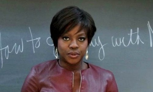 Annalise Keating foran tavle