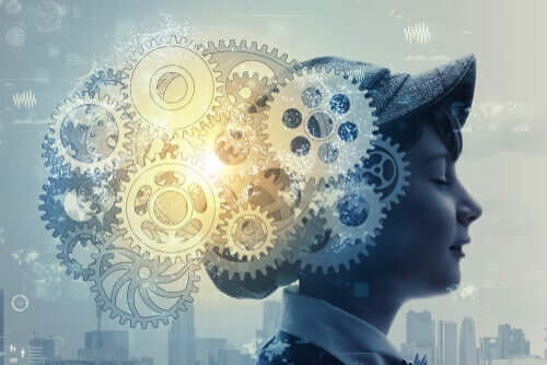 Kvinde med tandhjul som hjerne