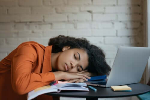 Overdreven træthed (hypersomni)