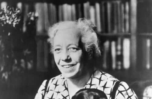 Ældre foto af smilende kvinde