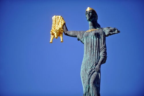 statue af kvinde