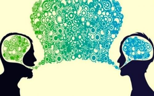 Animation af folk, der taler