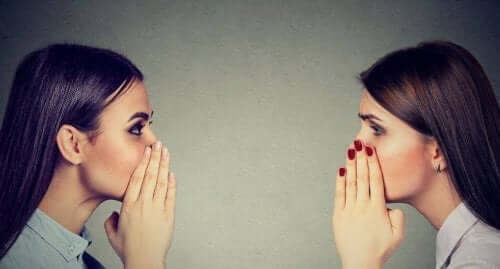 Kvinder, der deler information