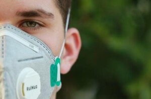 At se verden gennem en maske: Den psykologiske indvirkning