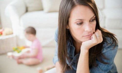 Mor har depression efter adoption