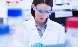 Piger og kvinder inden for forskning