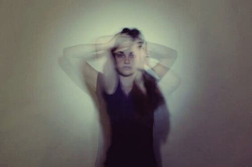 Kvinde oplever synsforstyrrelser