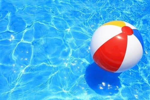 Pool med bold