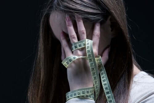 Anoreksi og selvskade: Symptomer og behandling