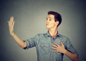 Fødes eller skabes narcissister? Hvad siger psykologien?