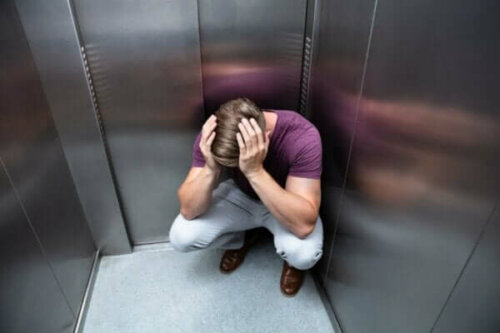 Elevatorfobi: Årsager og symptomer