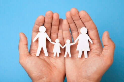 Familie lavet af papirklip