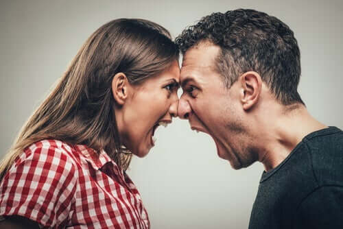 Mand og kvinde bruger råben som udtryksmiddel