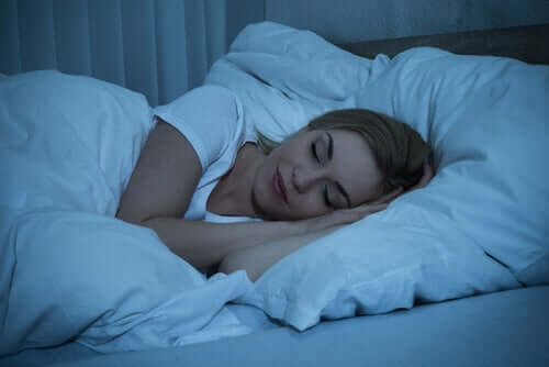 Kvinde, der sover