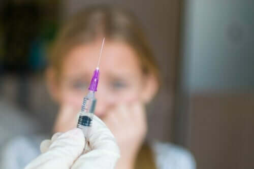 Kvinde skræmt af nål