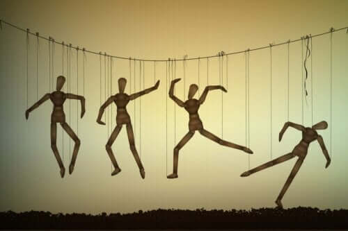 Menneskefigurer i snor