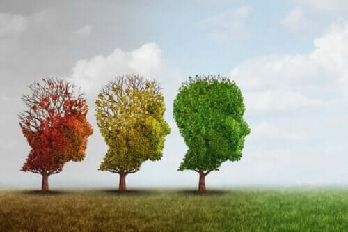 Træer formet som hoveder i forskellige farver