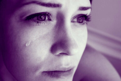 Kvinde græder