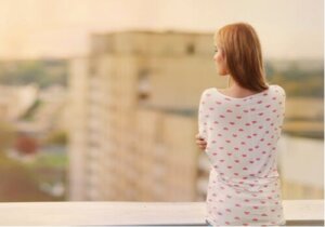 Hvorfor tiltrækkes vi af mennesker, der ignorerer os?