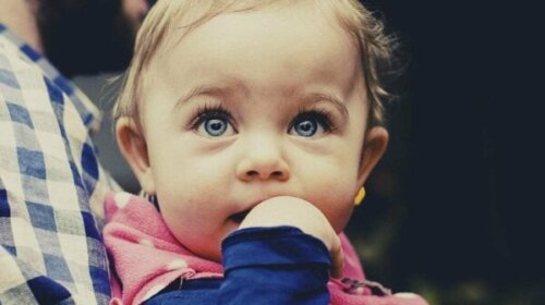 Er de klogeste babyer let identificerbare?