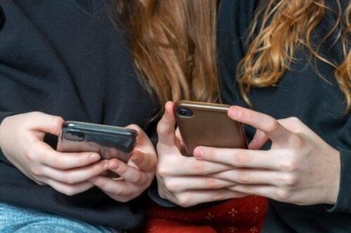 Måder at styre teenageres brug af sociale netværk på