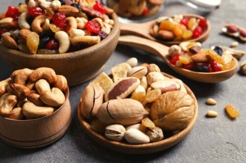 Nødder og tørret frugt øger energiniveauerne