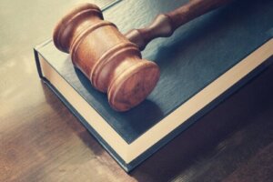 Ungdomskriminalitet og retssystemet: Hvordan fungerer det?