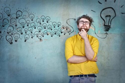 Mand med mange mindre idéer bliver til én stor idé