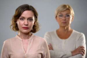 Fem effekter af at tage afstand fra en giftig mor