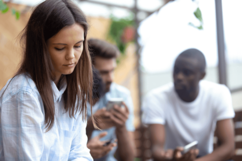 Introvert kvinde er faktisk en passiv aggressiv narcissist