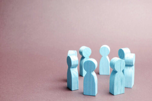 Lyseblå ludobrikker