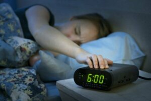 Således påvirker snooze dig om morgenen