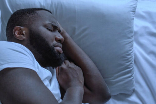 Mand drømmer om døden