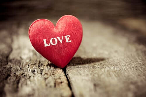 Hjerte symboliserer definitionen af kærlighed