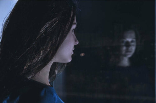 Kvinde i mørke oplever nyktofili