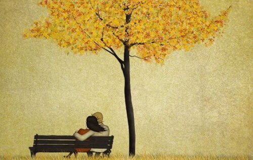 Par sidder tæt på bænk og nyder kærlighed, som er en af de smukkeste ting i livet