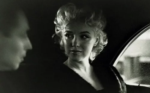 Marilyn Monroe i en bil