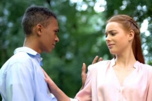 Hvorfor nogle mennesker ikke kan lide fysisk kontakt