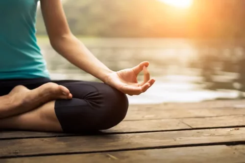 Udendørs meditation er en af de ting, der forbedrer koncentrationsevnen
