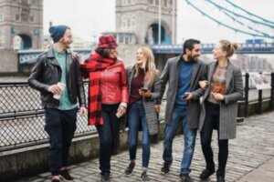 Sådan kan du møde folk i en ny by