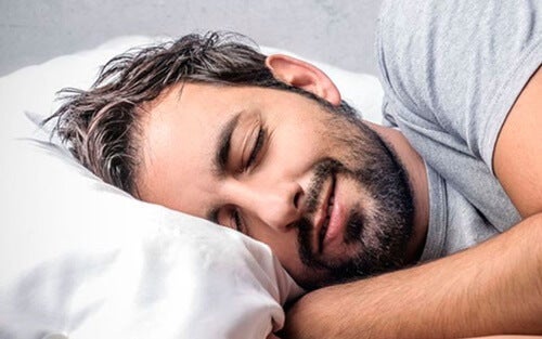 Forskellene mellem REM-søvn og dyb søvn