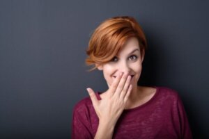 Pratfall-effekten: Hvorfor ufuldkommenhed gør os mere sympatiske