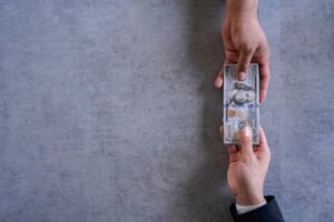 Kan det ødelægge et forhold at låne penge?