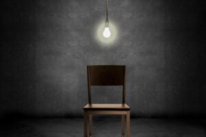 Teknikken med den tomme stol til at opbygge selvmedfølelse