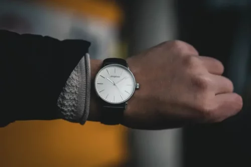 Et armbåndsur på en mands arm