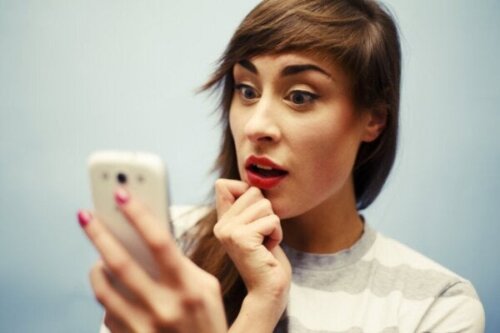 Spredning af falske oplysninger på de sociale medier