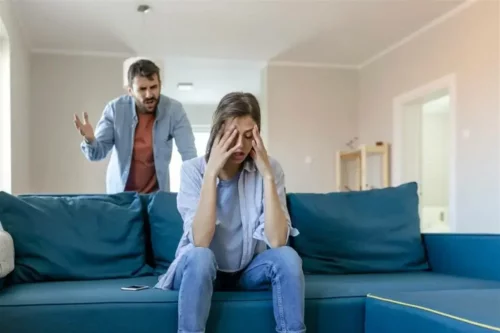 Par skændes og repræsenterer høje niveauer af aggression